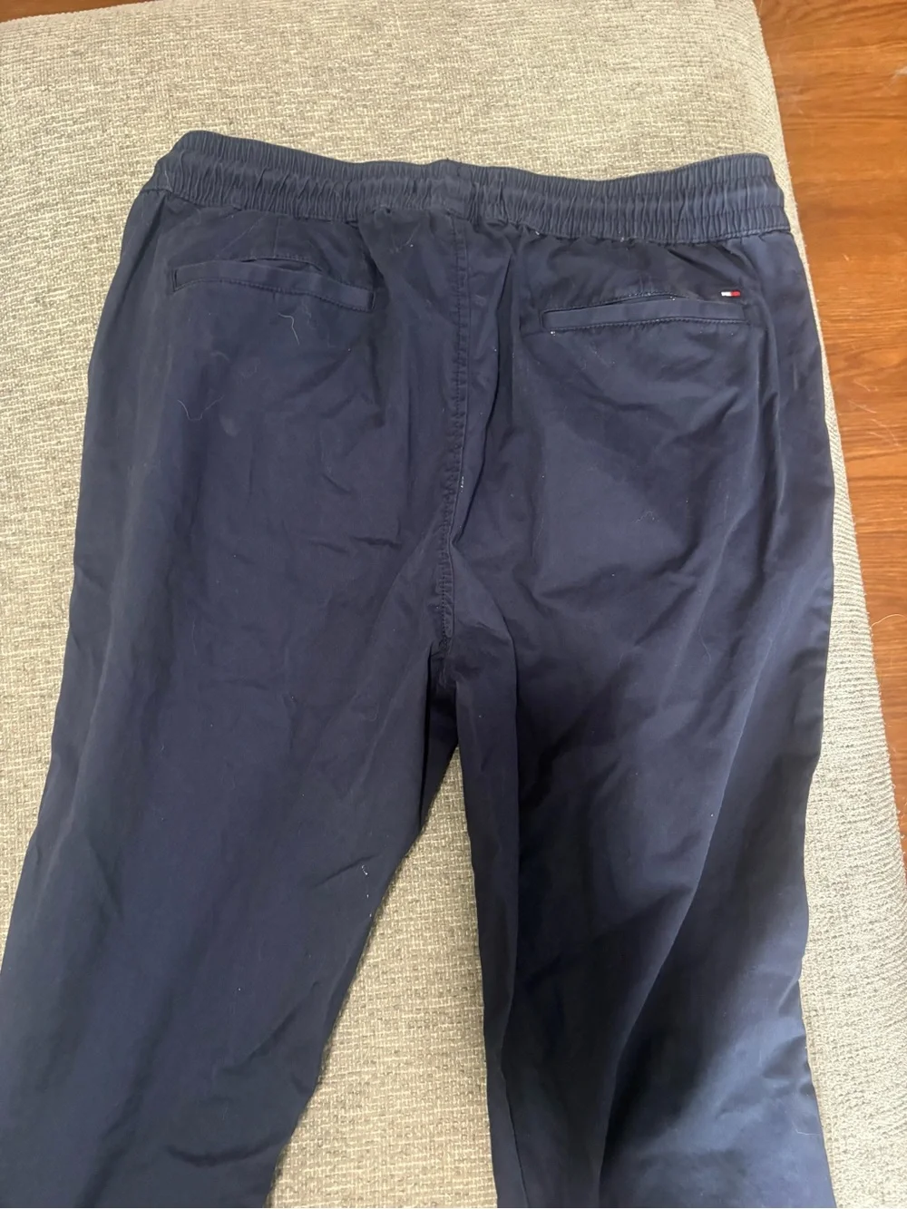 Tommy Hilfiger navy blue joggers #tommyhilfiger #athleisure